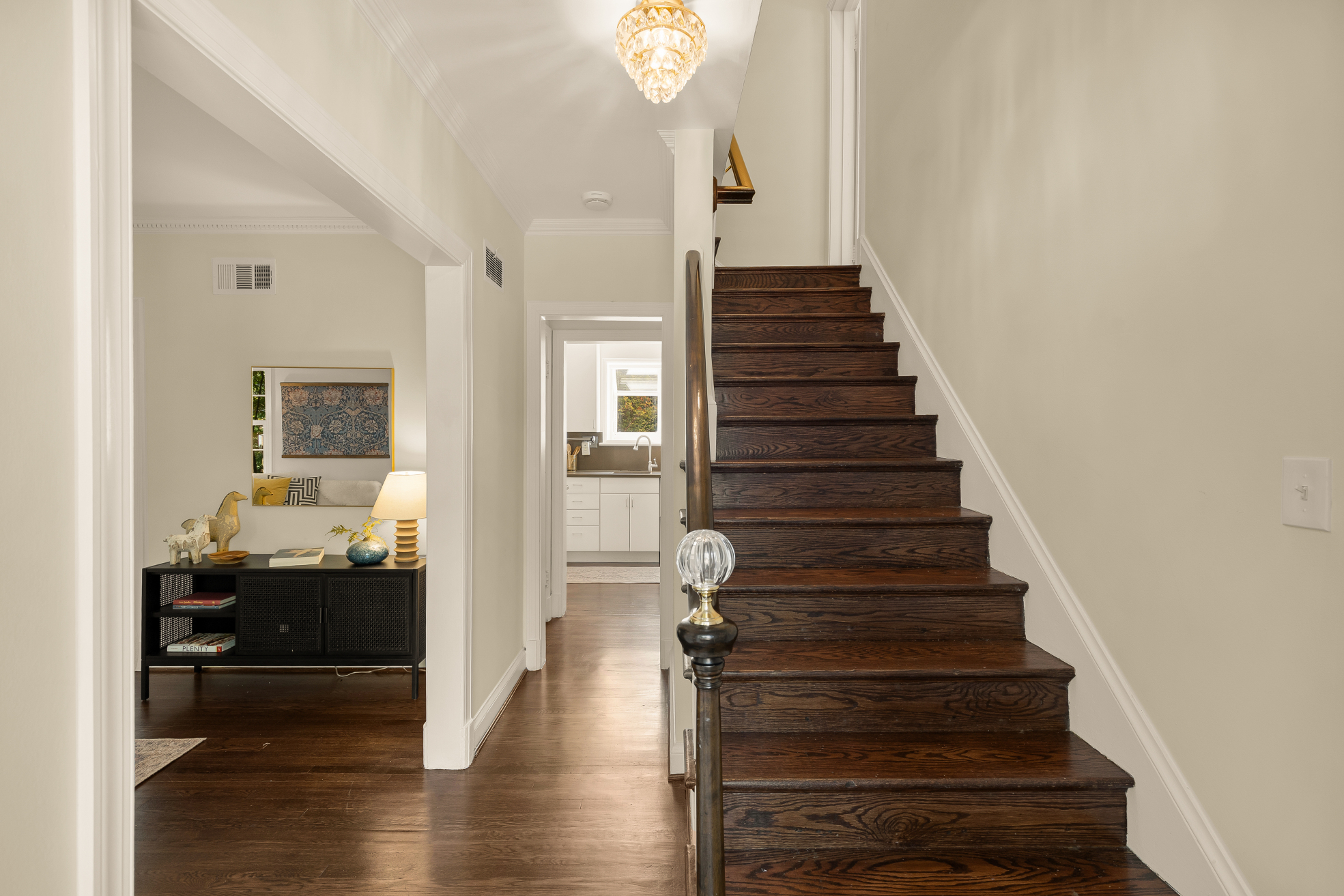 3620 Yuma St NW DC foyer